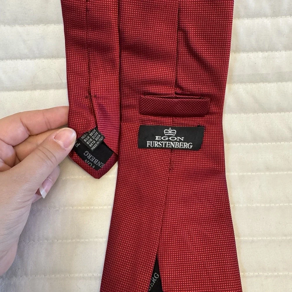 Egon Furstenberg Red 100% Silk Necktie Made‎ In Italy